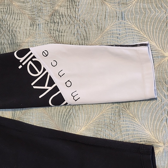 Calvin Klein Performance Stretch Cropped Leggings - Picture 6 of 11